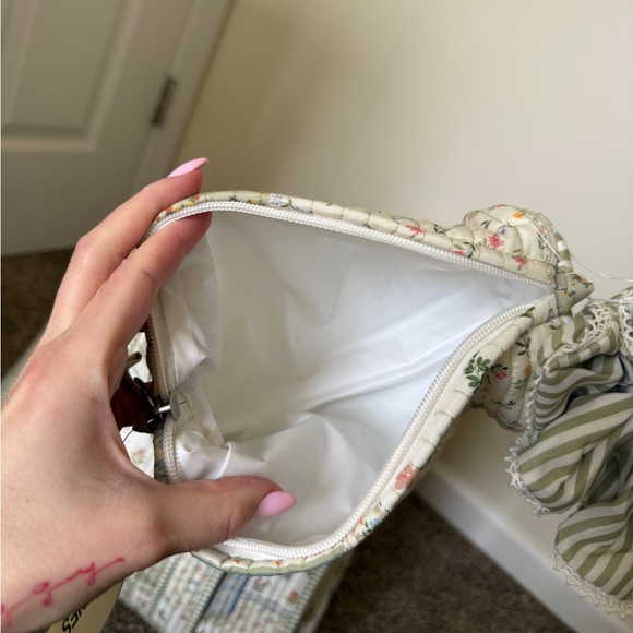 No Boundaries Quilted Tote & Pouch - Picture 8 of 8